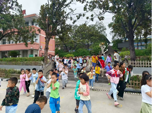 瑞塔铺小学开展消防安全疏散演练