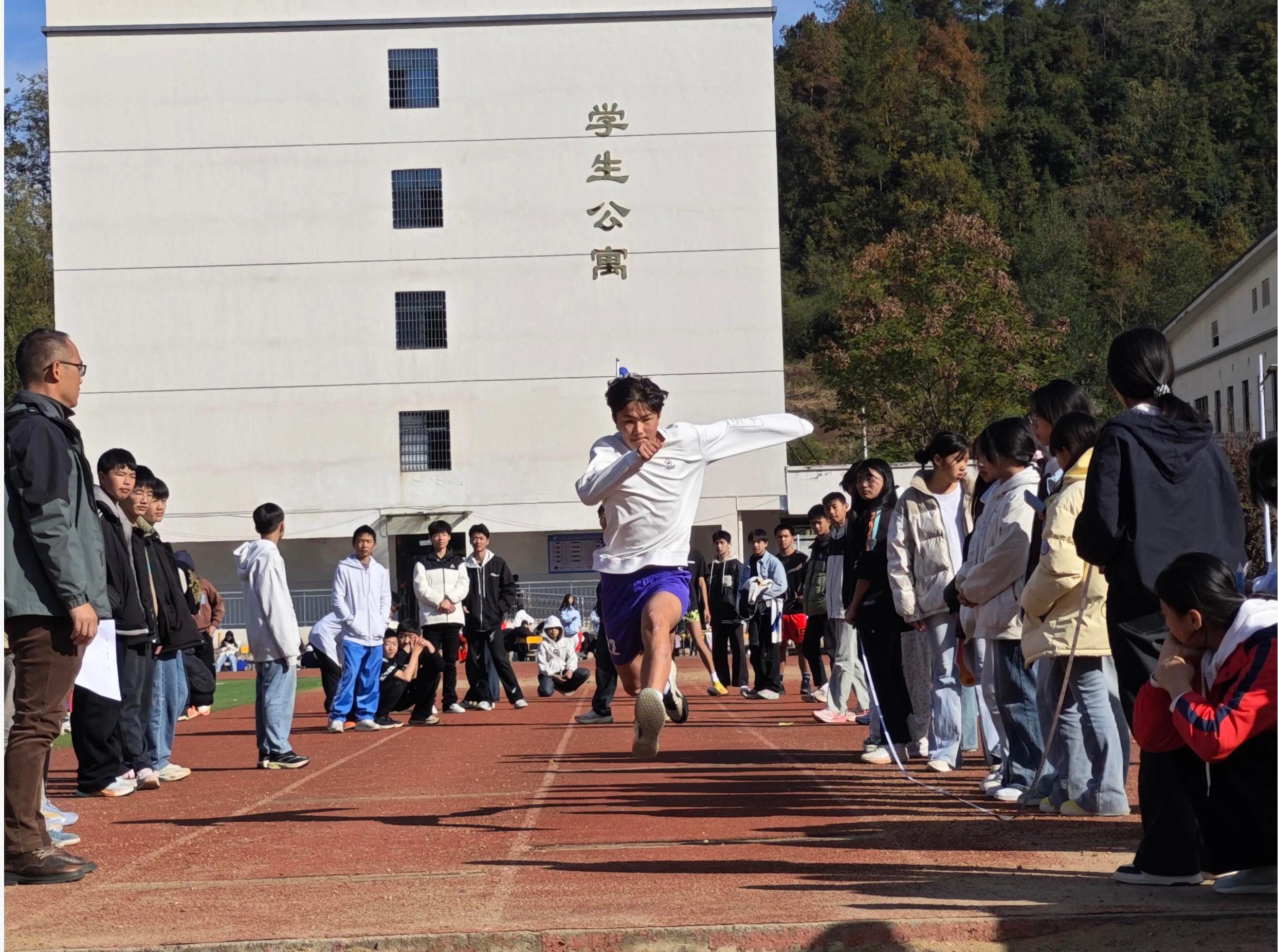 桑植县芙蓉学校：千余名师生共赴体育盛会 展现青春风采