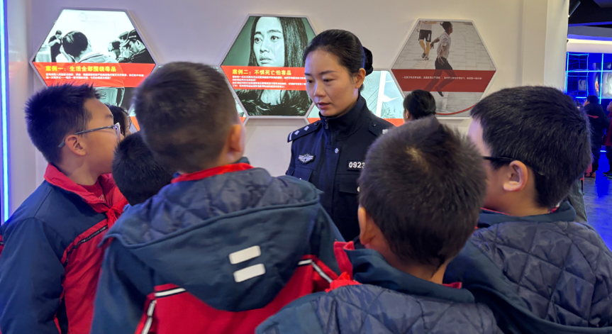 澧源镇第一小学袁家坪分校：沉浸式课堂筑牢“青春防护墙”