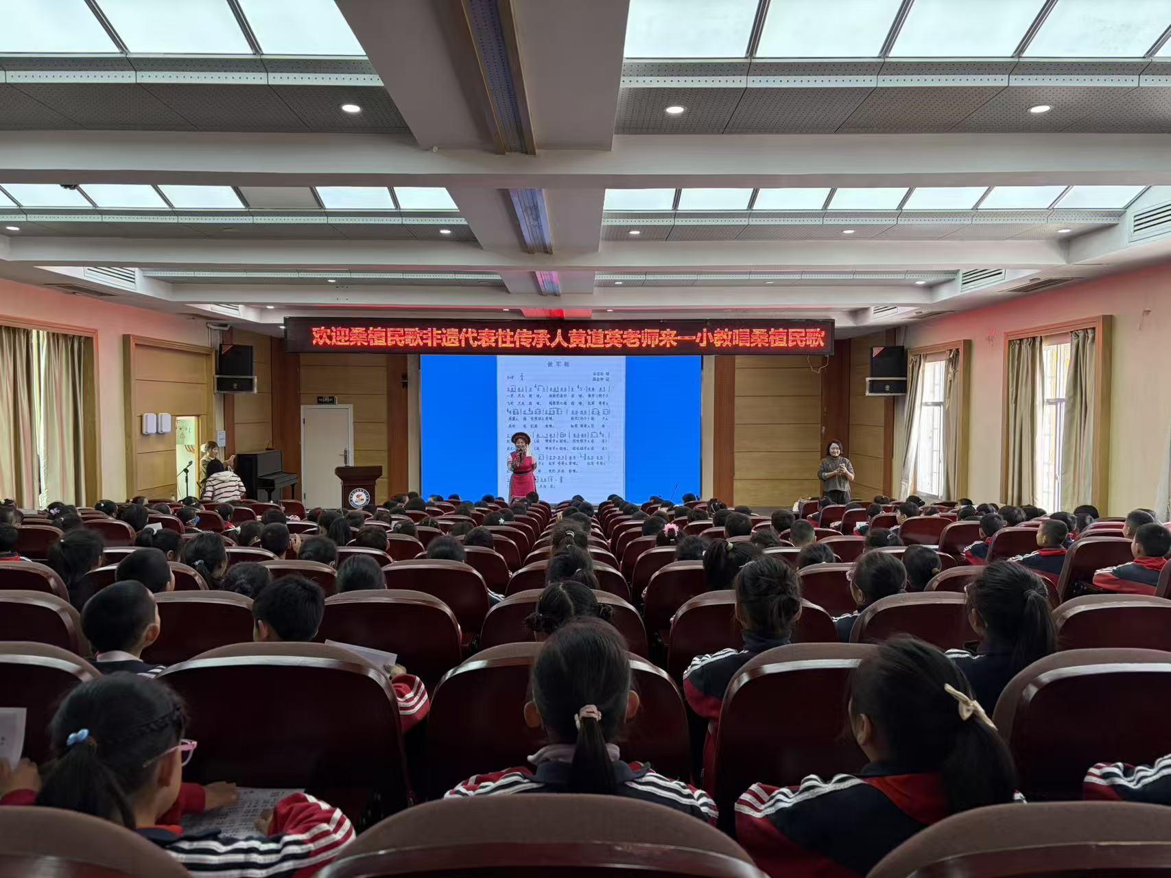 桑植民歌非遗传承人黄道英走进澧源镇第一小学教唱民歌