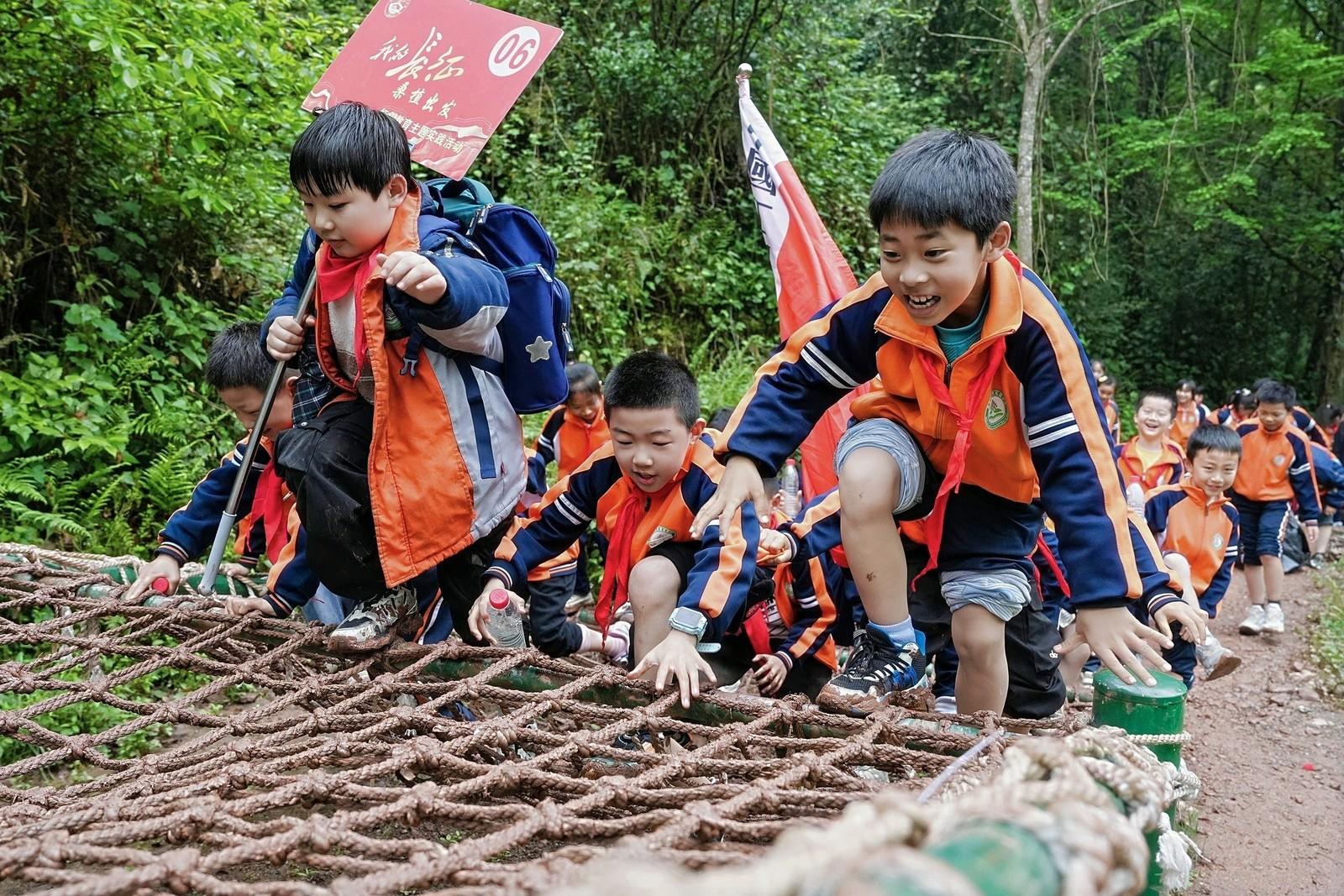 行走的思政课！思源三年级红色研学点亮成长路