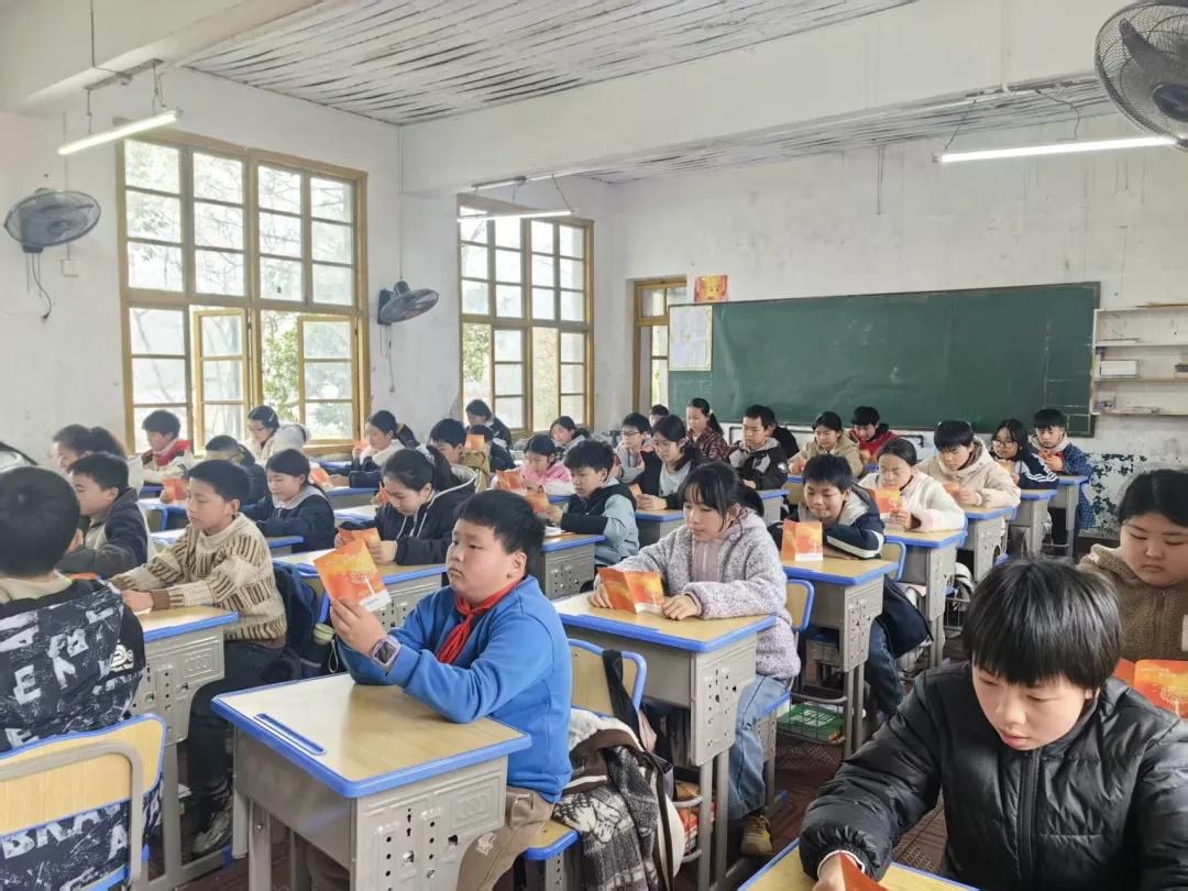 瑞塔铺小学抓实春季学生资助工作