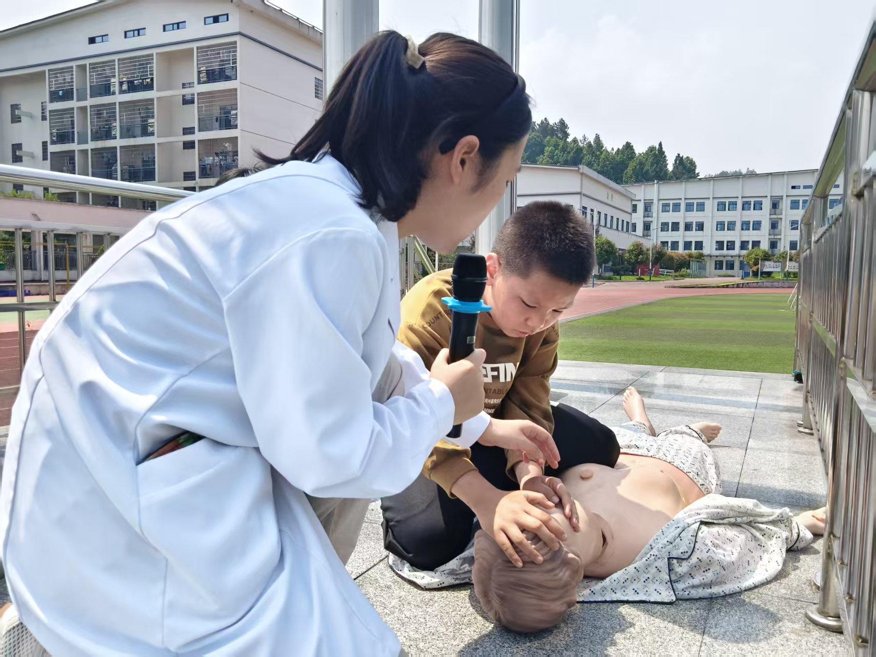 桑植县芙蓉学校：消防急救进校园 安全教育护成长